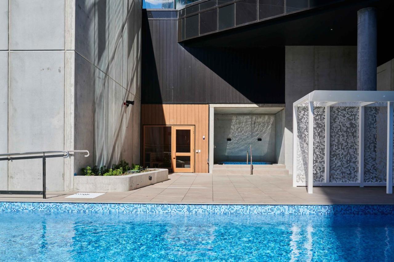 ホテル Abode Belconnen キャンベラ エクステリア 写真