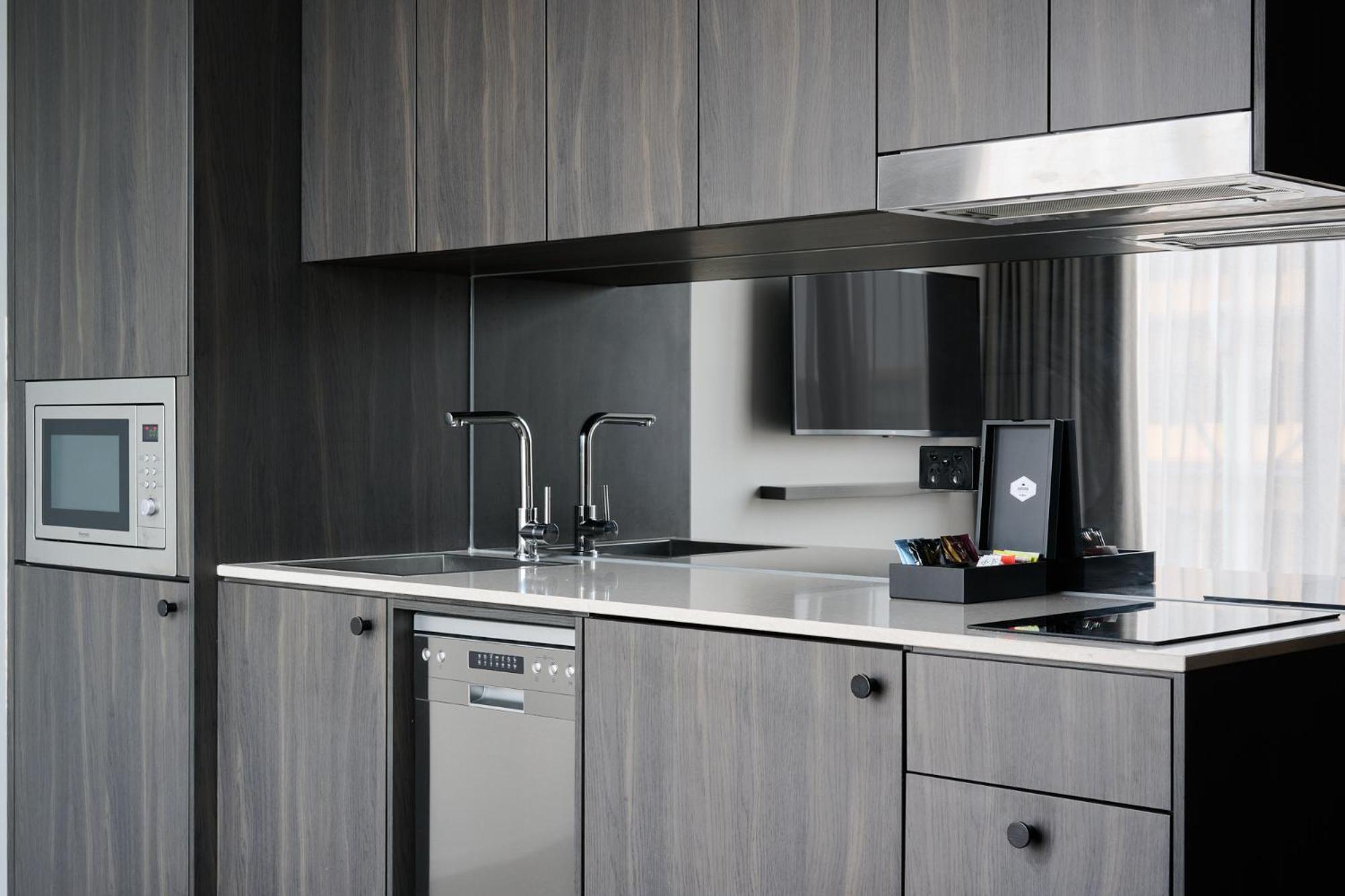 ホテル Abode Belconnen キャンベラ エクステリア 写真