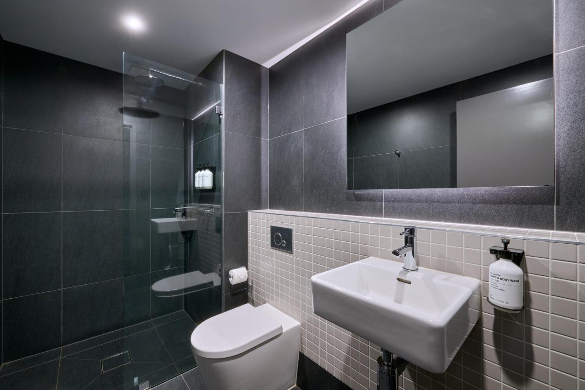 ホテル Abode Belconnen キャンベラ エクステリア 写真